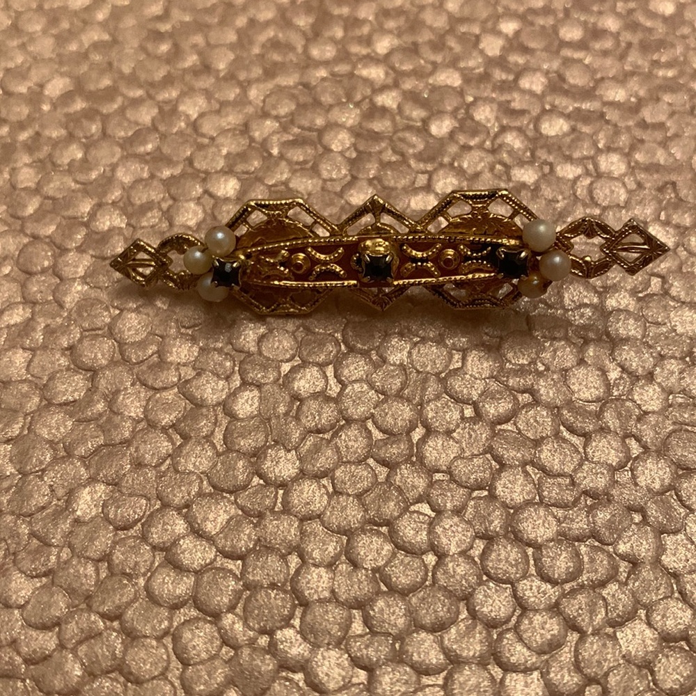 Vintage pin with black Rhinestones and peals. Not signed.